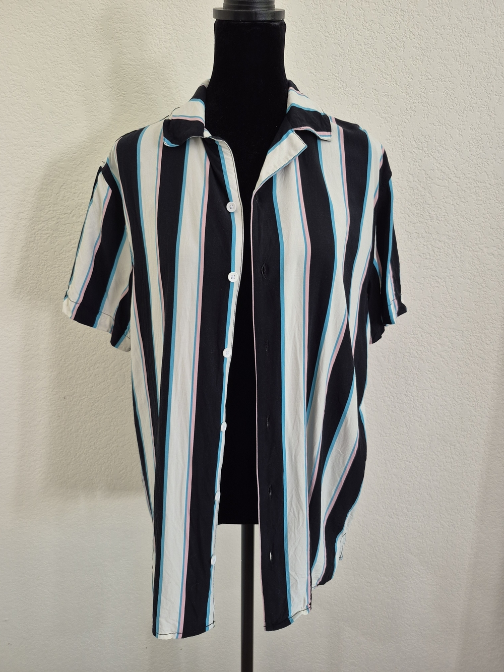 Men's Short-Sleeve Button-Up Shirt - Black & White Stripe